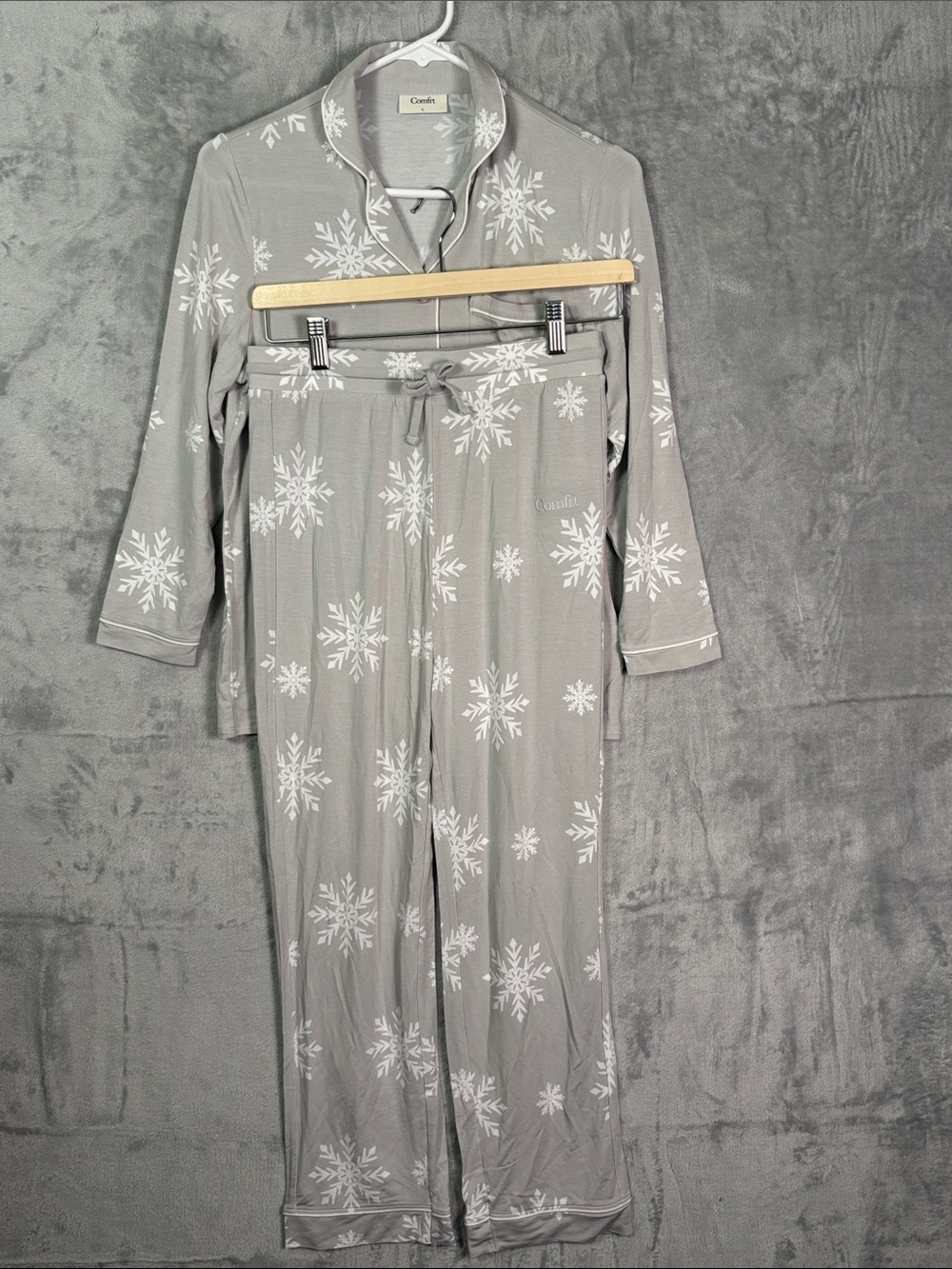NWOT Kids Comfrt Gray Snowflake Soft PJ Pajamas Set Kids Size Large